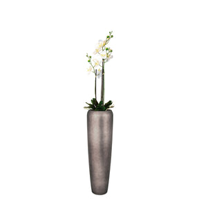 Detailansicht der Noblesse Bodenvase mit Orchidee für eine hochwertige Wohnzimmerdekoration
