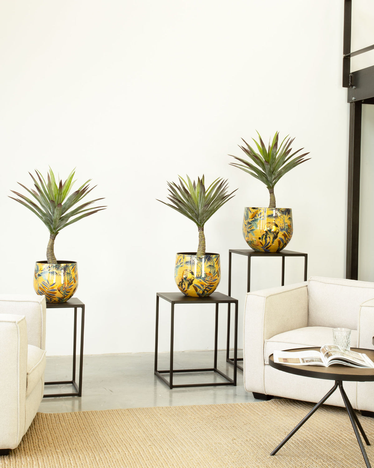 Safari Gold Tischgefäß Set mit Yucca Palmlilie