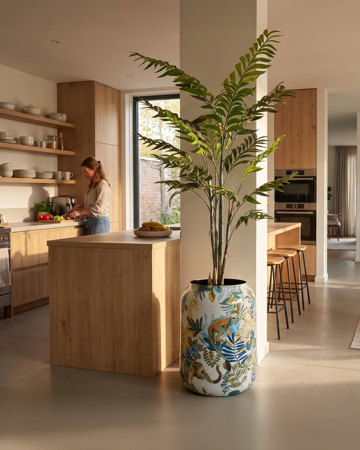 Set aus Designbodenvase und Bambuspalme