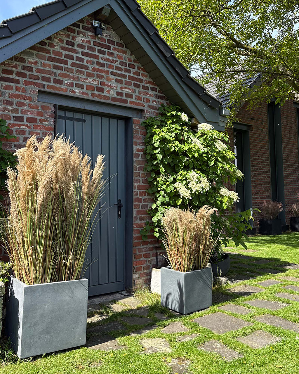 Großes Cortaderia Pampasgras aus recyceltem Material in der Detailansicht für natürliche Eleganz ohne Pflegeaufwand