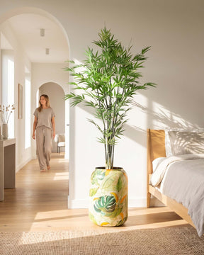 Großer UV-stabiler Bambus aus recyceltem Material in der Frontansicht für natürliche Eleganz