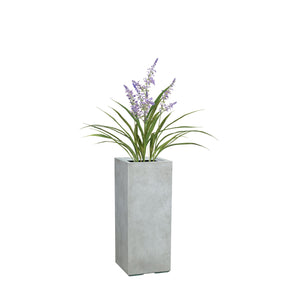 Graue Mono Pflanzsäule mit Lavendel im Set Seitenansicht für die Terrasse
